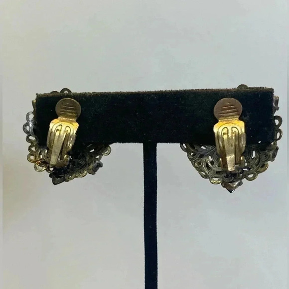 SILVER AND PURPLE VINTAGE CLIP ON EARRINGS. 💜💜💜 - Picture 6 of 8